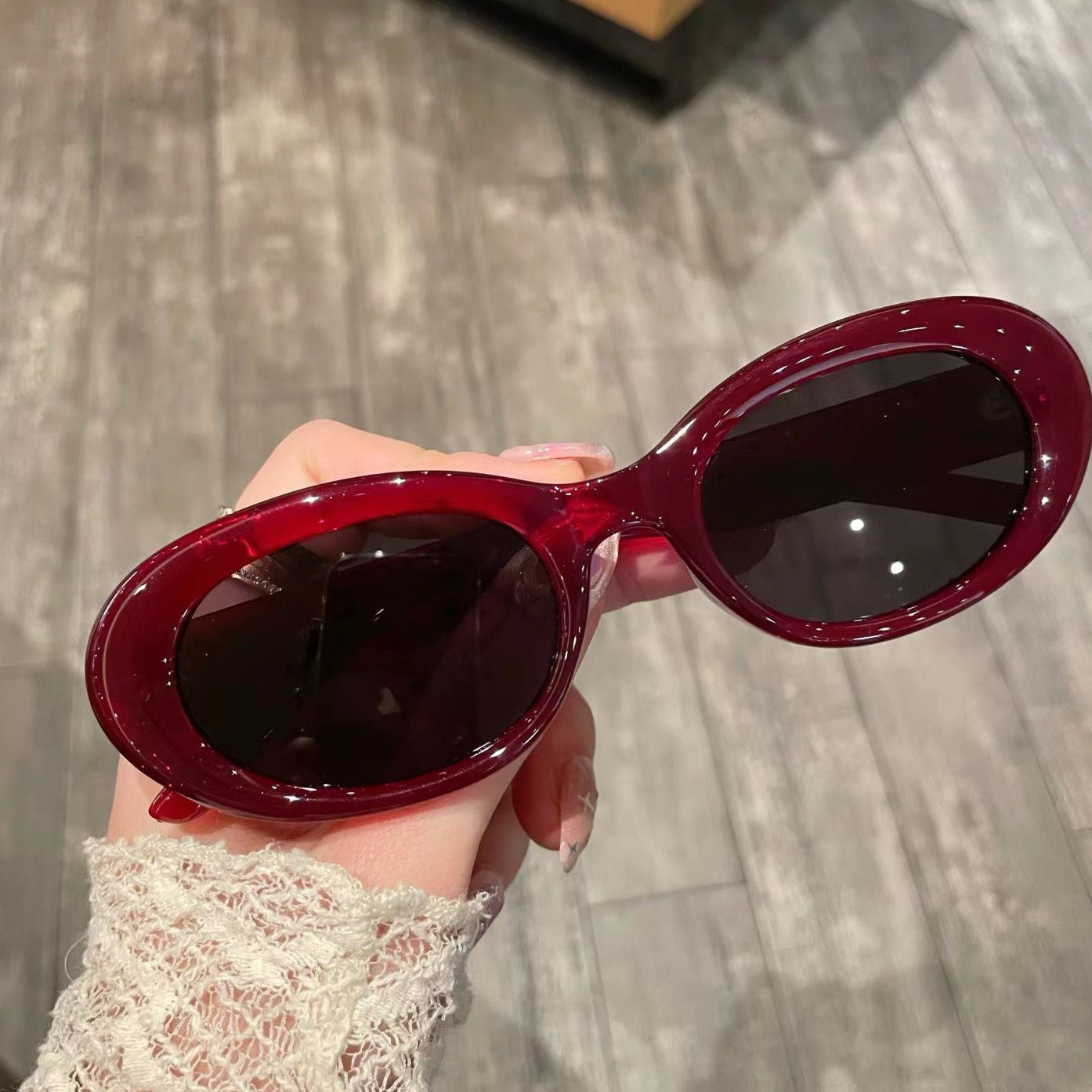 Vintage oval sunglasses in red